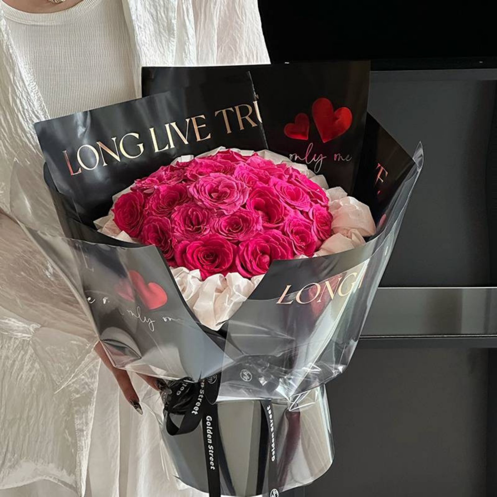 Buquê de rosas pink em embalagem preta